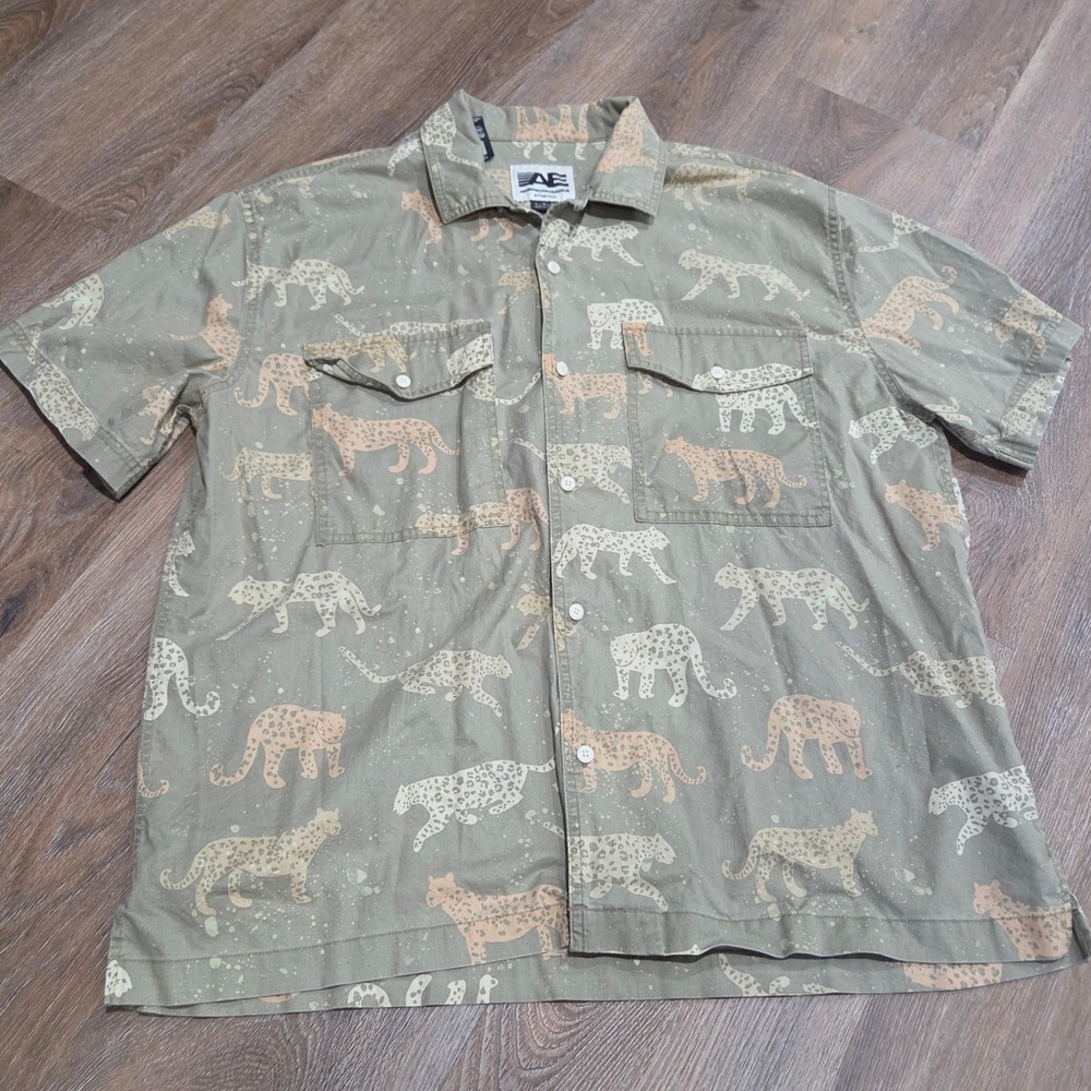 American Eagle Mens Large Green Cheetah Leopard Print Short Sleeve Button Shirt